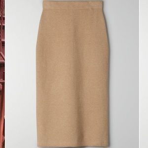 ARITZIA JOHAN SKIRT (the group by babaton)
